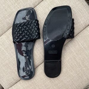 Old Navy Black Quilted Slide Sandals